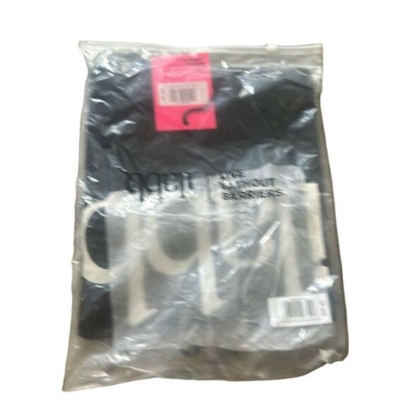 Ilabb Capsize Logo T-Shirt Short Sleeve Women's Black Size Medium NWT - Picture 4 of 6